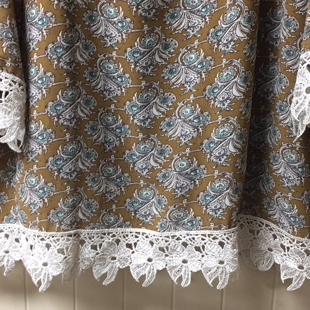 Lady Noiz top with crochet lace detail - Picture 4 of 6